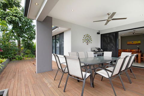 Grand Parade - Tourism Caloundra 2