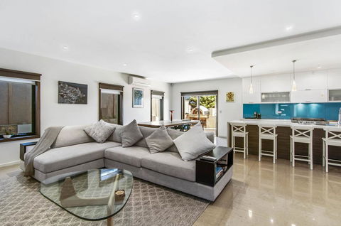 Grand Valley Vista - Tourism Caloundra 0