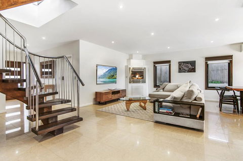 Grand Valley Vista - Tourism Caloundra 1