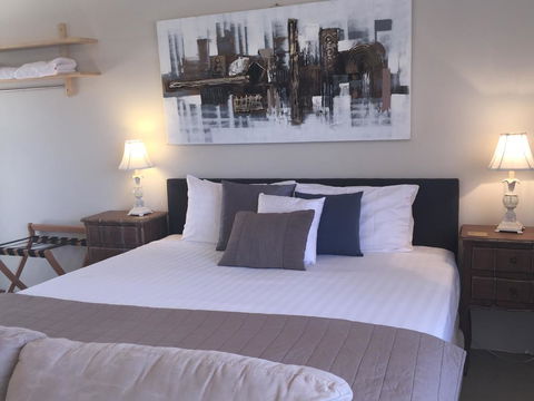 Grandhouse York Guesthouse - Tourism Caloundra 1