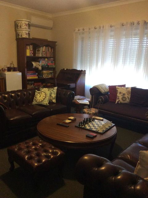 Grandhouse York Guesthouse - Tourism Caloundra 3