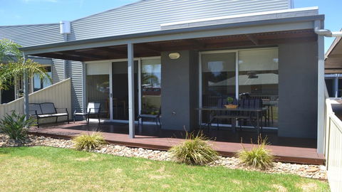 Grange Water View Yarrawonga - Tourism Caloundra 1