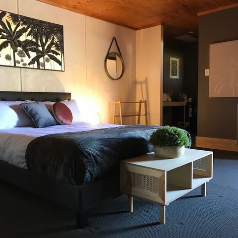 Granite Belt Cabins - Tourism Caloundra 3