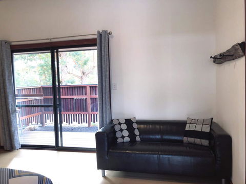GRAPE JUICE STUDIOs 4km To Town And Surfers Point - Tourism Caloundra 1