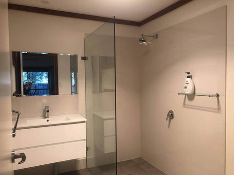 GRAPE JUICE STUDIOs 4km To Town And Surfers Point - Tourism Caloundra 2