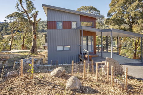 Grasmere Chalet - Tourism Caloundra 0