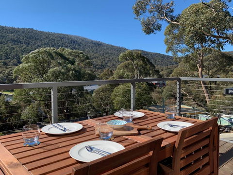 Grasmere Chalet - Tourism Caloundra 1