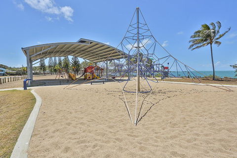 Grasstree Beachfront Shacks - Tourism Caloundra 2