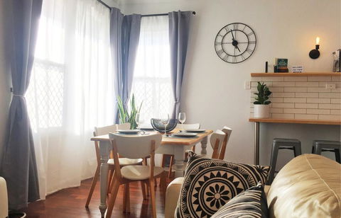 Great Comfort & Style In Central Location - Tourism Caloundra 2