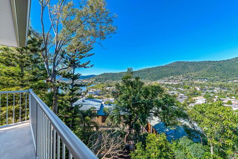 Great Escape - Cannonvale - Tourism Caloundra 2