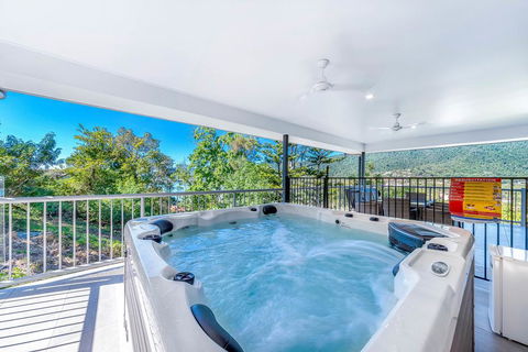 Great Escape - Cannonvale - Tourism Caloundra 0