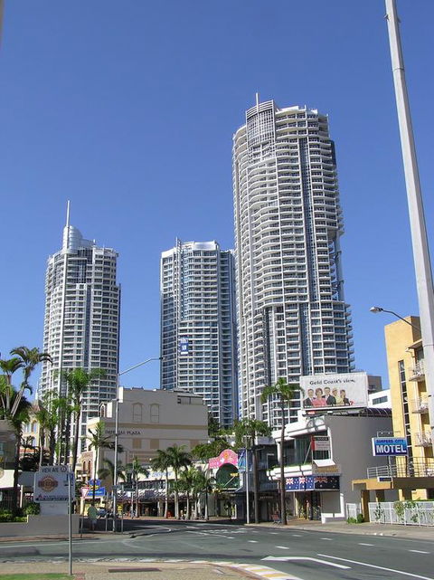 Great Escape At Chevron Renaissance - Tourism Caloundra 3