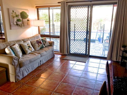 Great For Families.Pool & Kitchen - Tourism Caloundra 2