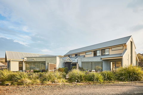 Great Ocean Walk Retreat - Tourism Caloundra 0