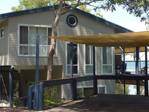 Green Point Lakehouse - Tourism Caloundra 3