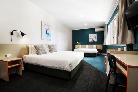Greenacre Hotel - Tourism Caloundra 0