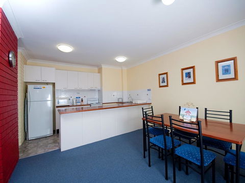 Gretel Close, Maeva Lodge, Unit 04, 14 - Tourism Caloundra 3
