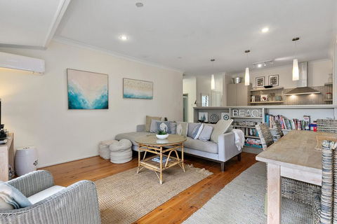 Grevillea - Tourism Caloundra 3