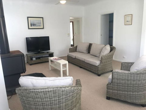 Griffith St Beach House - Tourism Caloundra 2