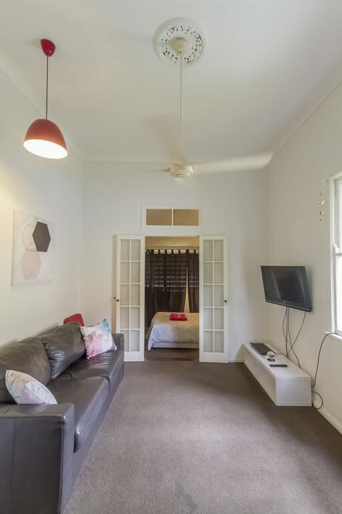 Grimshaw House - Tourism Caloundra 1