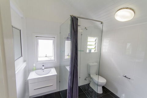 Grimshaw House - Tourism Caloundra 0