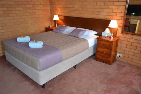 Grong Grong Motor Inn - Tourism Caloundra 1
