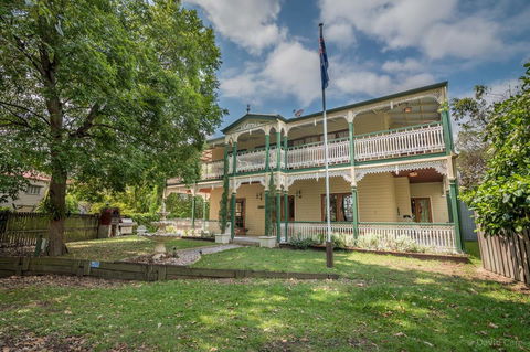 Grove Manor - Tourism Caloundra 0