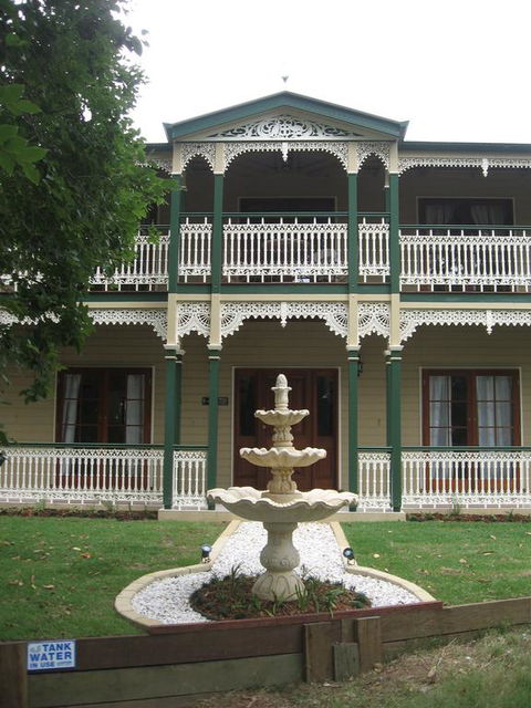 Grove Manor - Tourism Caloundra 3