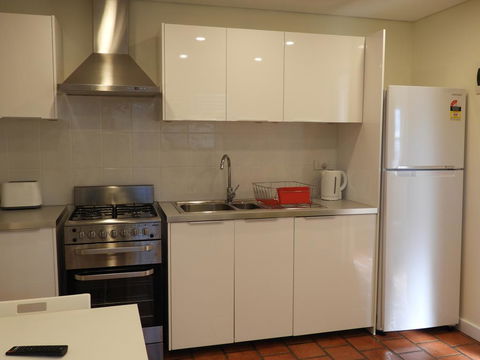 Guesthouse With Pool & BBQ - 10 Kms From CBD - Tourism Caloundra 1