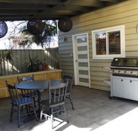Guesthouse with Pool  BBQ - 10 kms from CBD - Tourism Caloundra