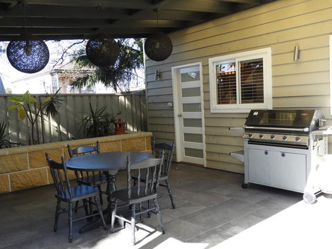 Guesthouse With Pool & BBQ - 10 Kms From CBD - Tourism Caloundra 0