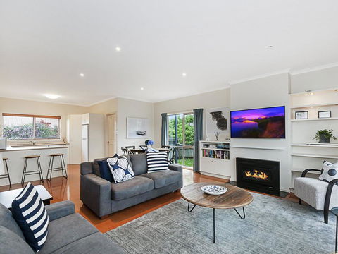 GUILDFORD COTTAGE - Tourism Caloundra 2
