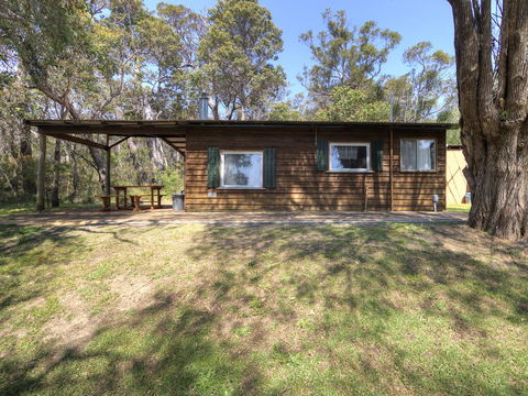 Gum Grove Chalets - Tourism Caloundra 2