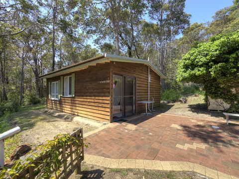 Gum Grove Chalets - Tourism Caloundra 0