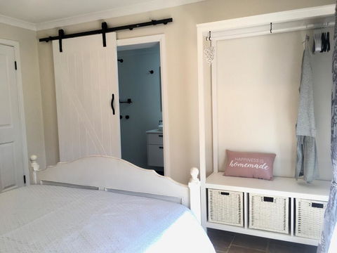 Gumleaf Manor Farmstay - Tourism Caloundra 1