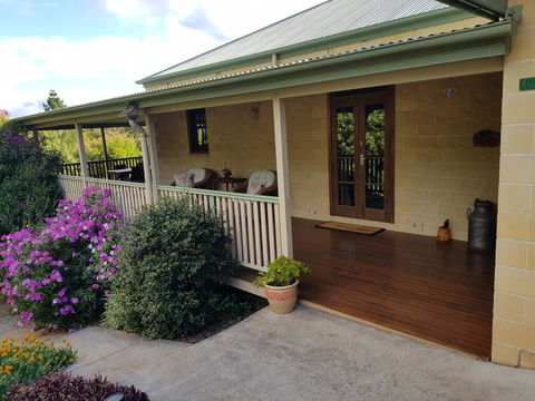 Gumtree House Montville - Tourism Caloundra 0