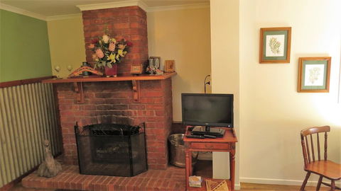 Gumtree On Gillies Bed And Breakfast - Tourism Caloundra 3