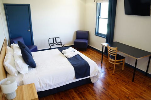 Gunnedah Hotel - Tourism Caloundra 1