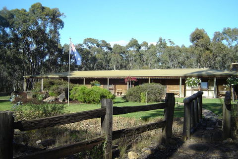 Gunyah Valley Retreat - Tourism Caloundra 0