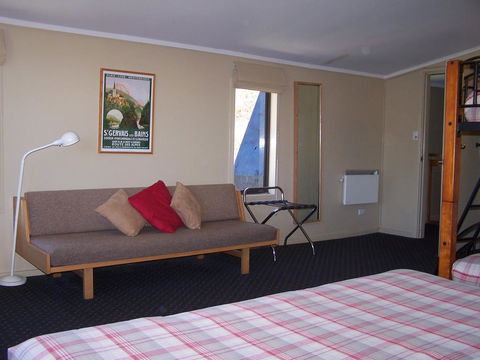 Guthega Inn - Tourism Caloundra 2