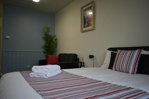 Hamilton Lakeside Motel - Tourism Caloundra 0