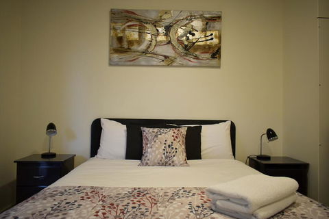 Hamilton Lakeside Motel - Tourism Caloundra 3