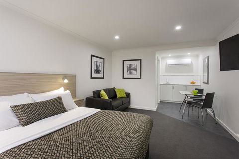 Hamilton Lonsdale Motel - Tourism Caloundra 1
