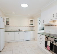 Happy Tails'  55 Pantowora Street - pet friendly air conditioned - Tourism Caloundra