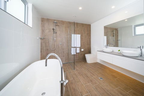 Harbour Cove - Tourism Caloundra 2
