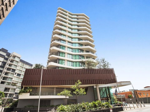 HARBOURSIDE- Hosted By: L'Abode Accommodation - Tourism Caloundra 3