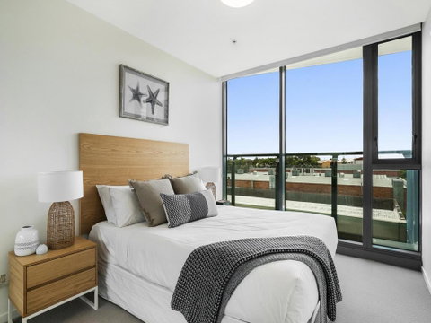 HARBOURSIDE- Hosted By: L'Abode Accommodation - Tourism Caloundra 2