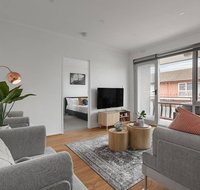 Heart of Ormond Apartment by Ready Set Host - Tourism Caloundra