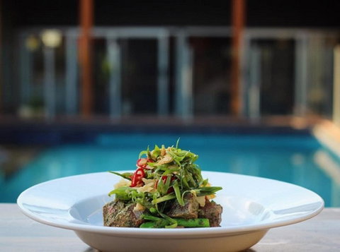 Heathcote Inn - Tourism Caloundra 0