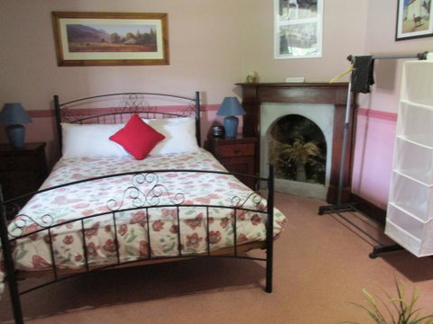 Henry's Cottage - Tourism Caloundra 1